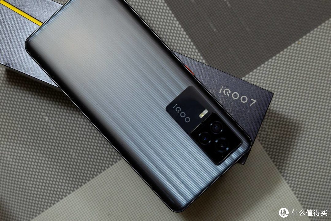 时尚性能取向的骁龙888手机，iQOO7入手体验