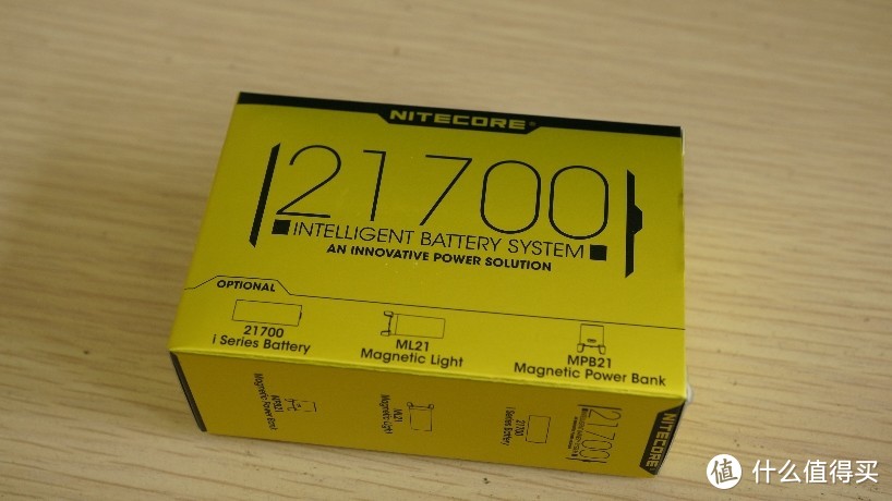 备用电池？小夜灯？又或许是目前世面上最小的5000毫安容量的充电宝