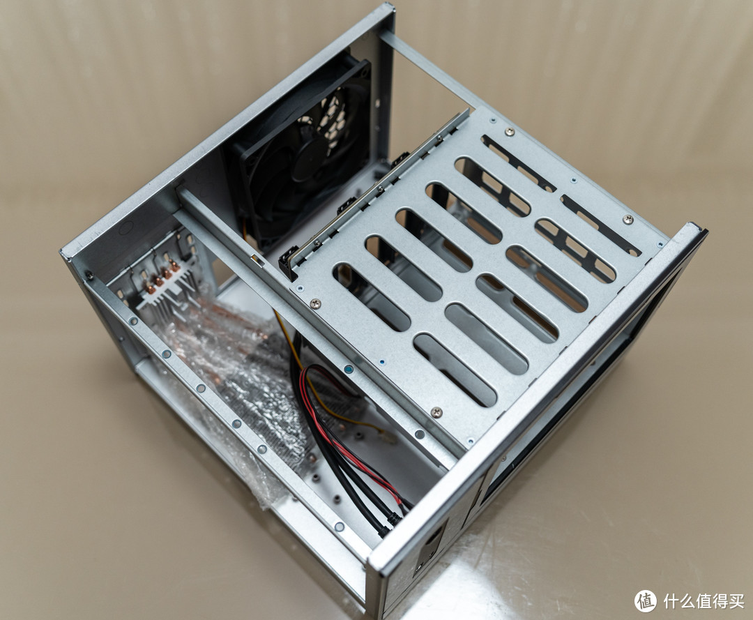 这可能是比较完美的支持 MATX 的 6 盘位 DIY NAS（UNRAID休眠超低功耗）