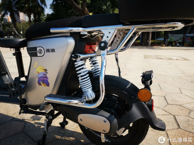 diy系列篇十五雅迪欧睿再次加装儿童座椅t6尾转弯灯点焊21700锂电池等