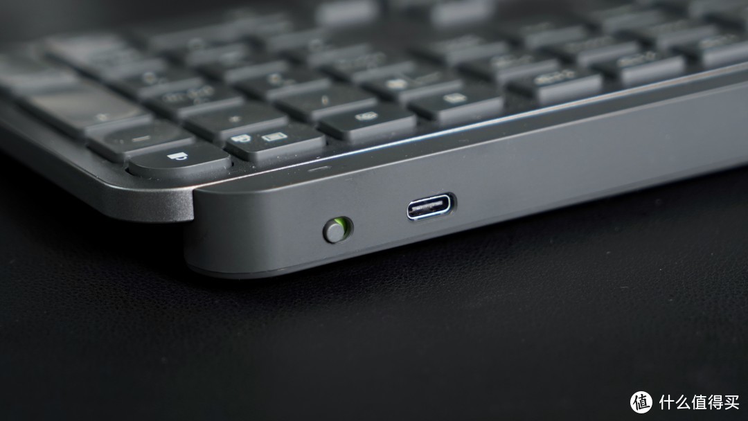 一键连接，跨屏操作，罗技MX旗舰键鼠套装让创作自由无拘束