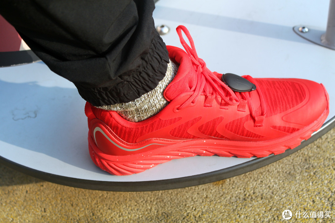 咕咚智能跑鞋10K Pro：带来科学与智能的跑步体验