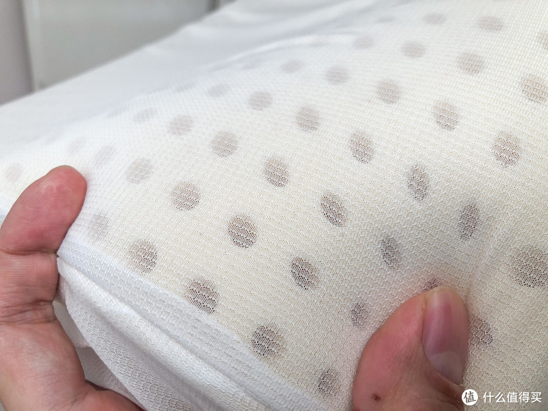 可能是市面上最便宜的特拉雷乳胶枕：苏宁极物乳胶枕
