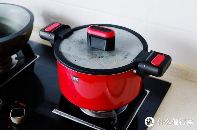 火候微压锅不仅锁住营养，而且可以快速烹饪，孩子特别喜欢吃