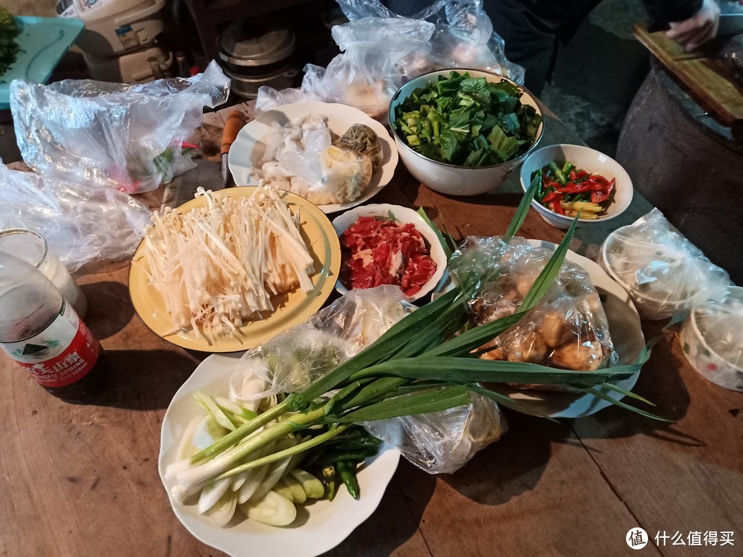 偏远农村的年夜饭走红，发朋友圈馋哭一大批，网友：羡慕了