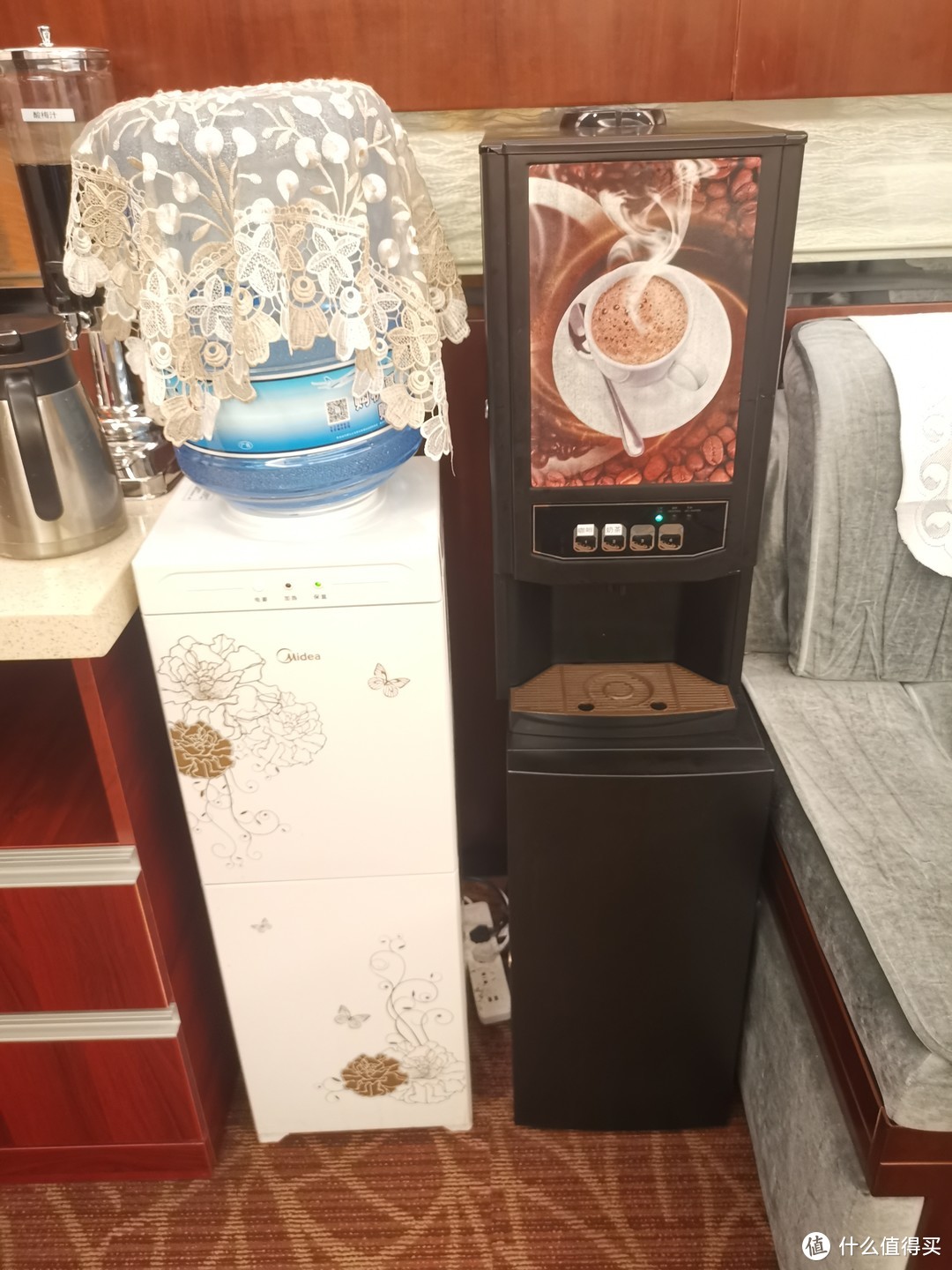 饮水机和咖啡机