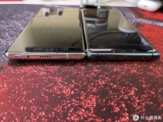 顶部开孔对比,40多了听筒,红外都保留了