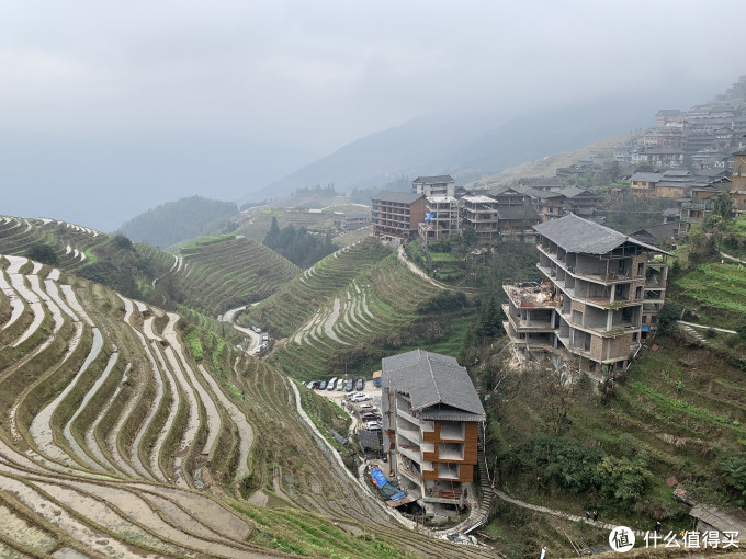 虽然现在基本上也都是混凝土房子了,不过还是能见到隼牟结构的吊脚楼