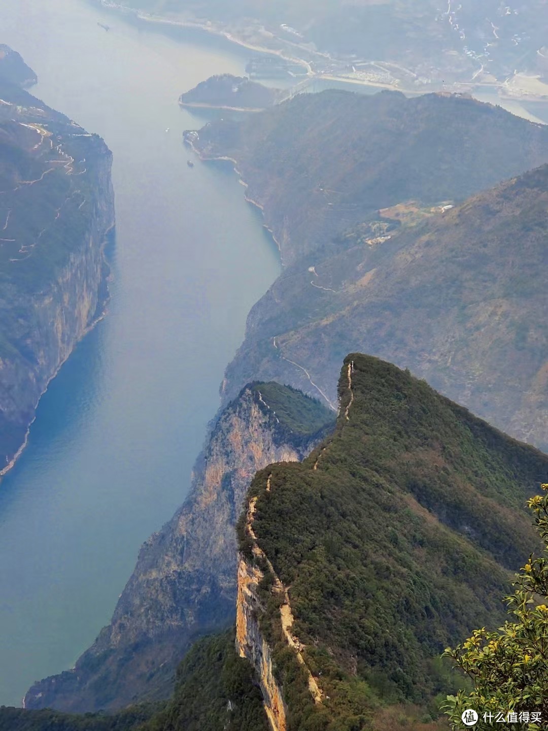 三峡之巅，十元人民币背面山巅之上，很壮观，只是我拍不出来。