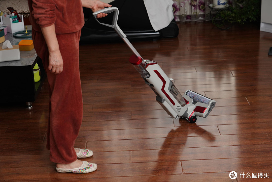 新春送给妈妈的地板清洁好帮手，让她轻松打扫卫生--蓝宝洗地机评测