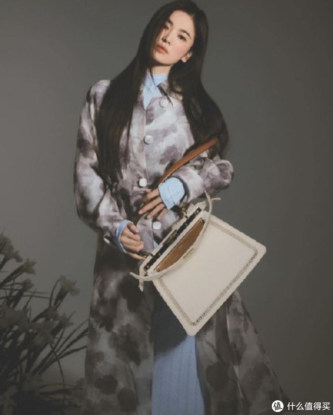 FENDI官宣全新代言人——宋慧乔,韩国首位女演员大使,解锁《Harper's BAZAAR》3月刊封面