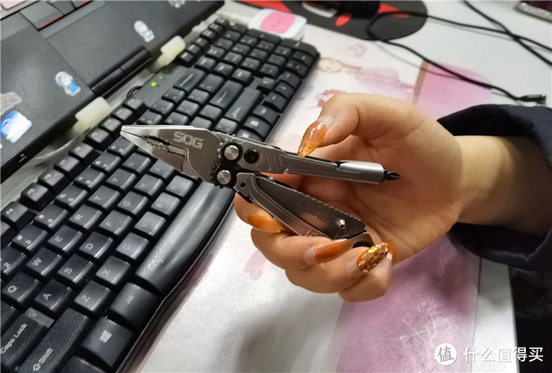 兼顾功能与颜值-SOG RC1001BX多功能工具钳