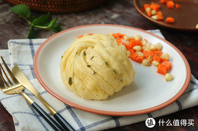 花卷这样做色香味俱全，葱花蒸出来青翠欲滴