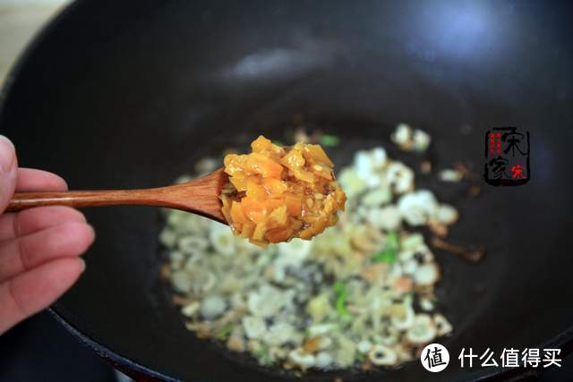 它是“入门级”大菜，酸辣过瘾味道棒，饭店经常作为招牌