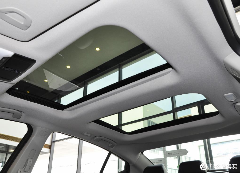 全景天窗可以很好的增加车内的采光和通透感