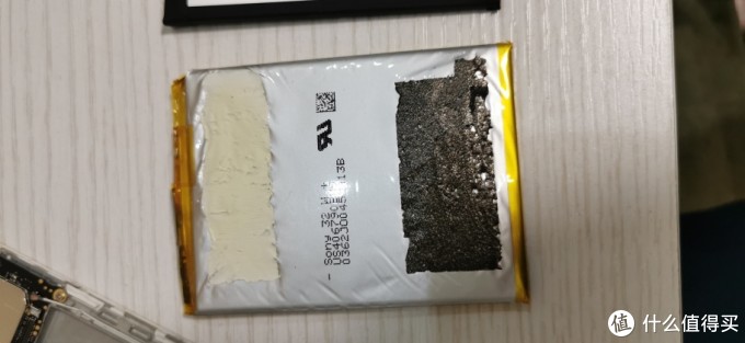 再战三年?为省50块钱自行更换华为Mate8手机电池