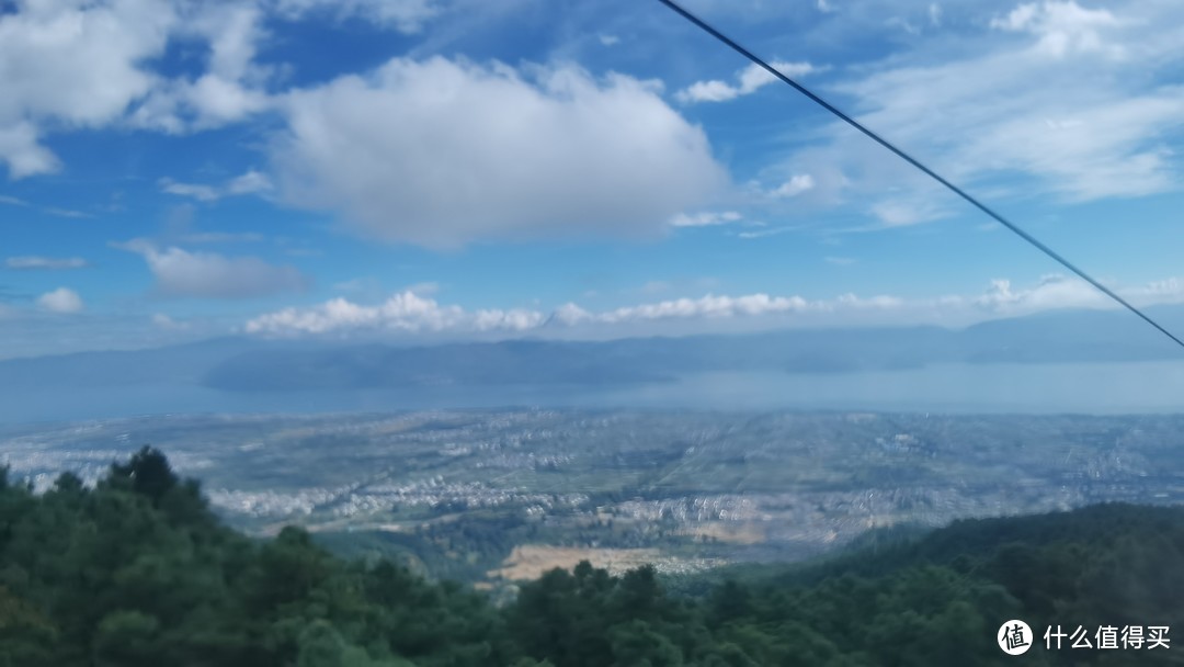 乘索道上山，远眺洱海