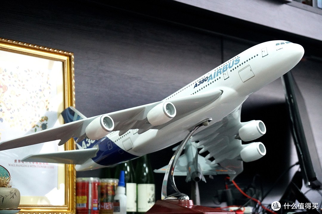 （James桌面上放置的A380模型）