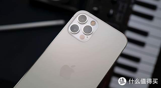 iPhone 12s渲染图曝光，提升屏占比，相机水准更高，续航更持久！