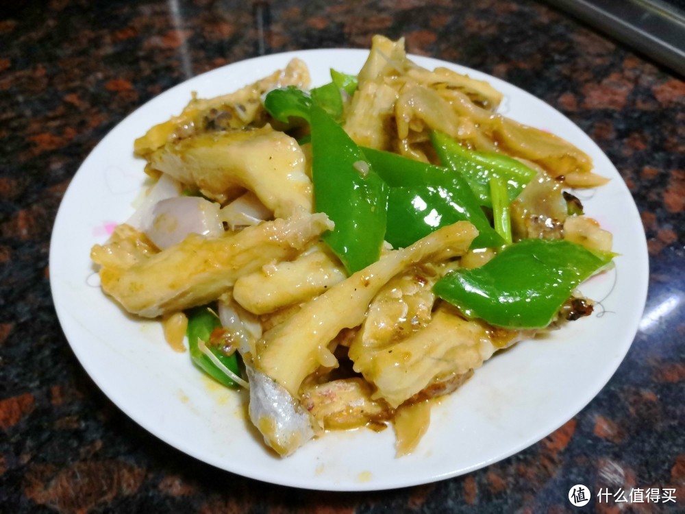 潮汕菜脯炒鱼腩/点睛之笔在于潮汕菜脯，普通食材配搭出特色食味