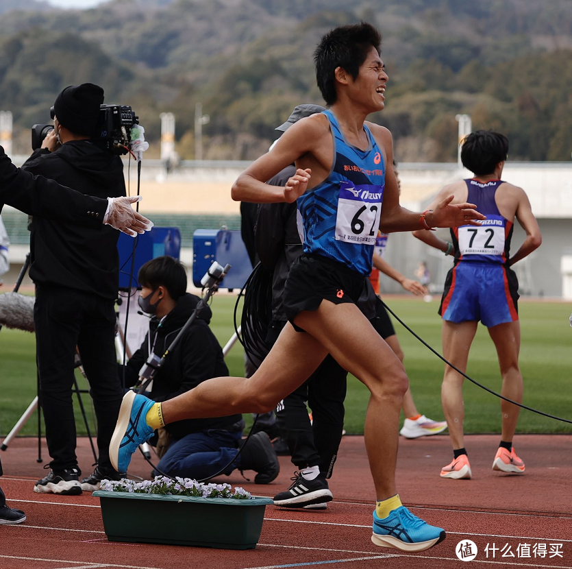 【鹿透社】4月马拉松密集撞「车」，「国马」或王者归来！