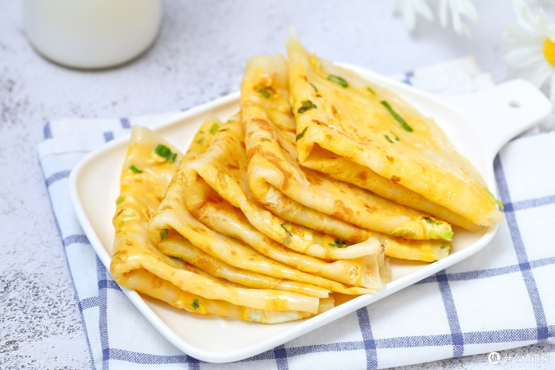 开学后孩子早餐别发愁,两分钟烙一张的营养鸡蛋饼,双手无需沾面