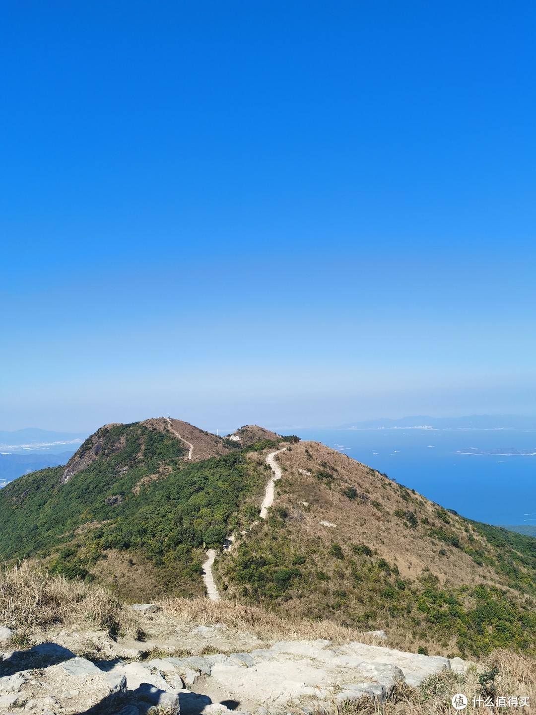 是天蓝呢，还是海更蓝呢？