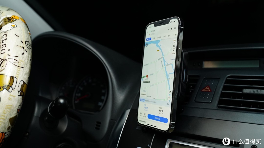 给老婆的礼物，iPhone 12 Pro Max搭配的亿色车载磁吸无线充支架