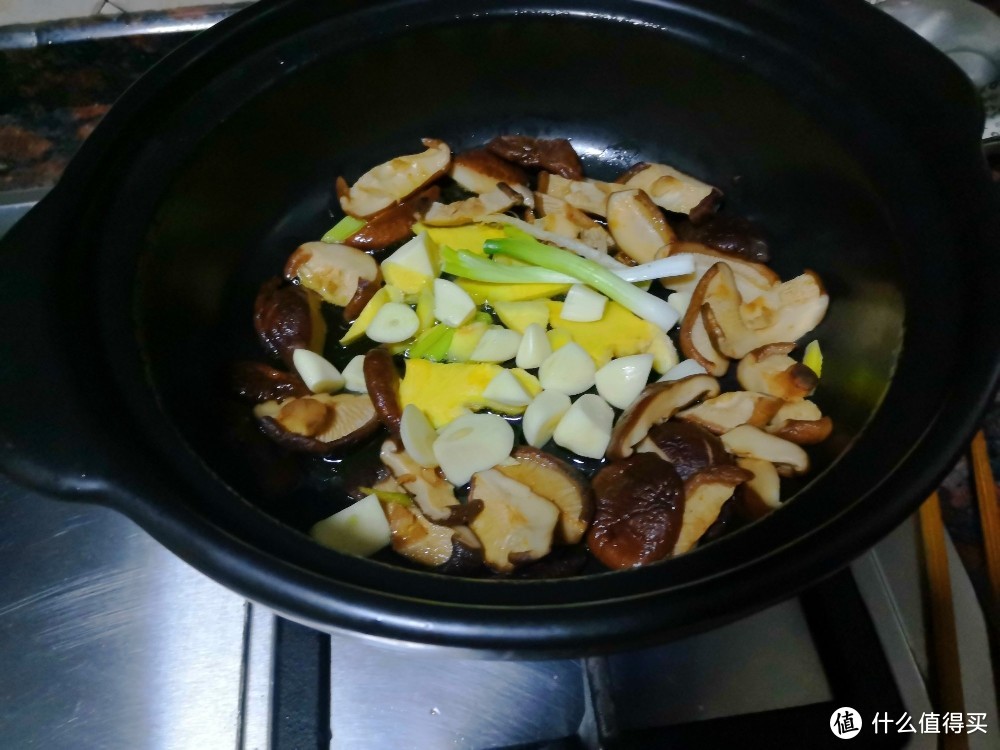 鲜虾香鸡煲 食材配菜香料交融，出神入化的香鲜嫩滑