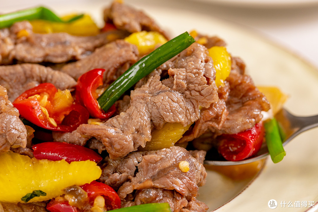 酸辣泡椒炒牛腱的做法 | 炒牛腱子肉怎么做好吃窍门_什么值得买