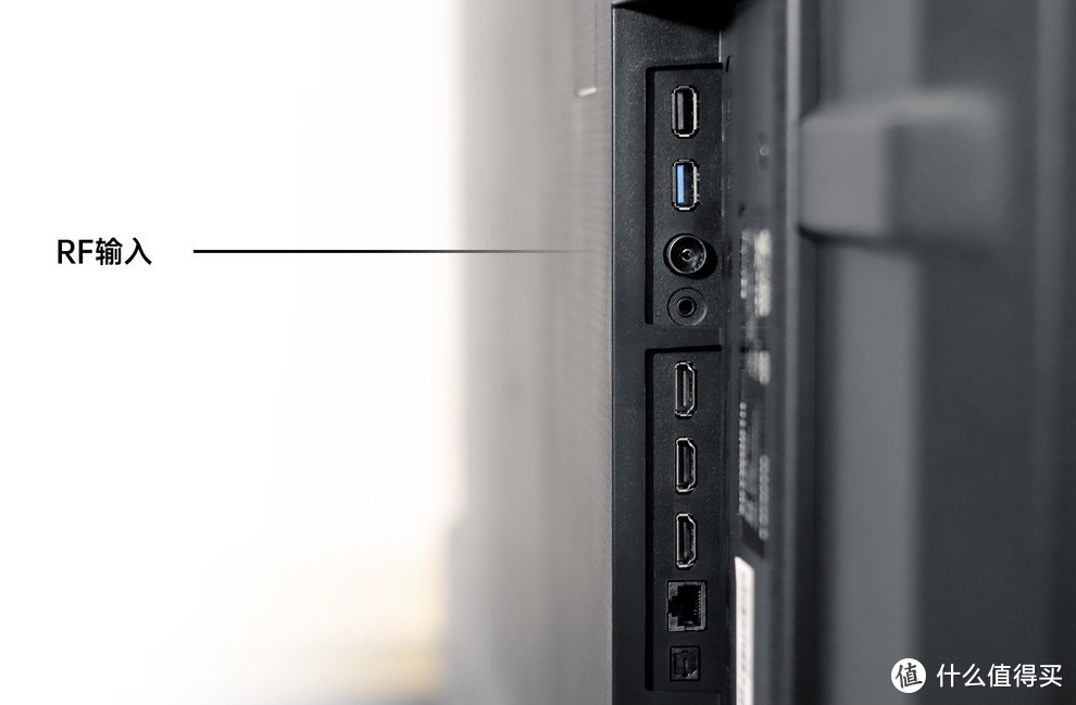 直接插到电视rf接口中间的小孔里
