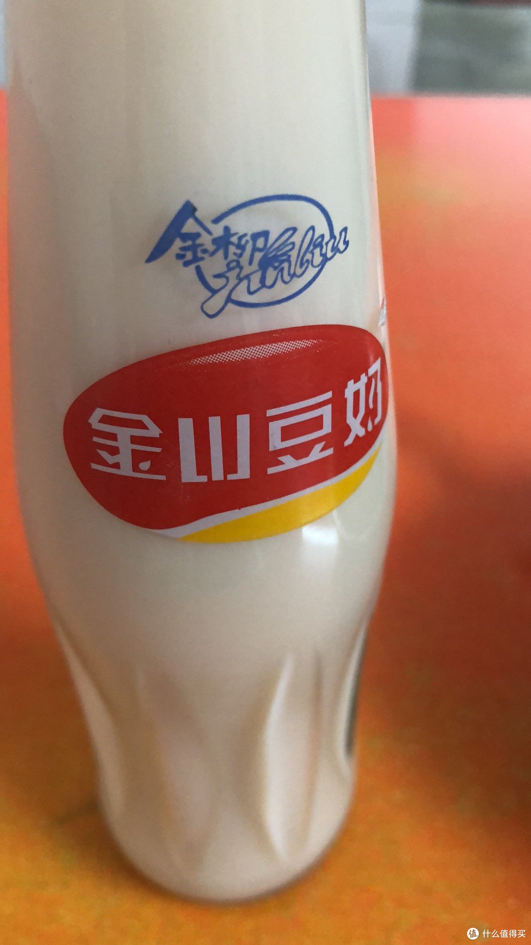 柳州本地的金山豆奶很解辣~稍微有点甜~吃完就得赶回桂林了~同学推荐