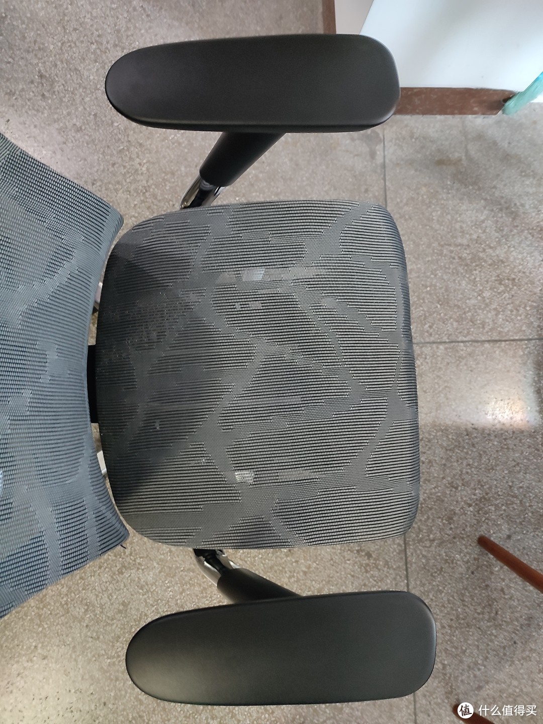不挑人的人体工学椅，西昊V1人体工学椅对比测评