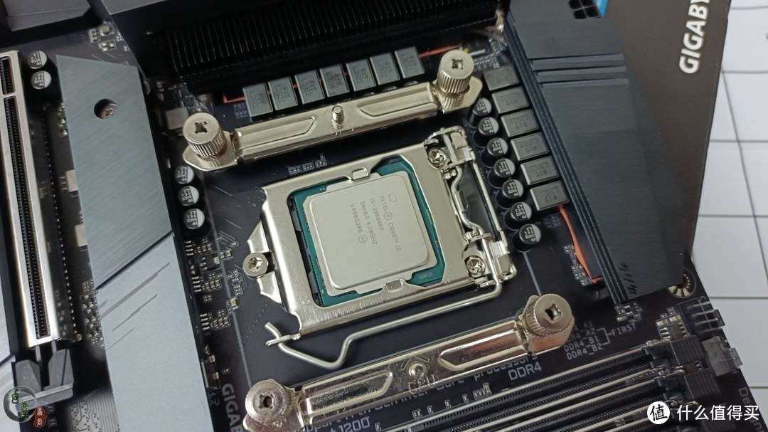 为11代酷睿而生，技嘉Z590小雕PRO主板装机，超频体验！海量的PCIe 4.0接口有些吓人