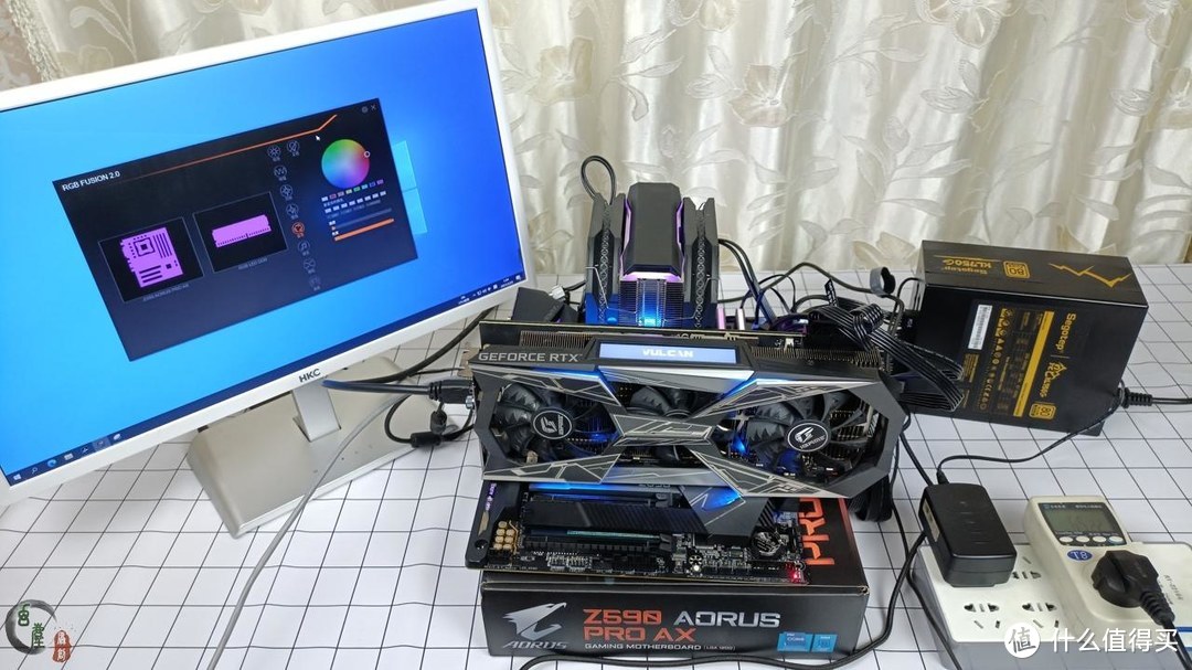 为11代酷睿而生，技嘉Z590小雕PRO主板装机，超频体验！海量的PCIe 4.0接口有些吓人