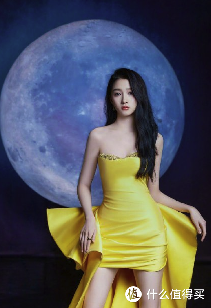 在微博之夜穿黄色礼服的女明星，你觉得谁最美？
