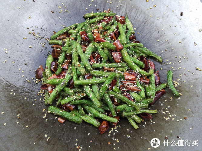 简约版干煸芸豆，简单易行适合零基础在家做，麻辣干香好吃下饭