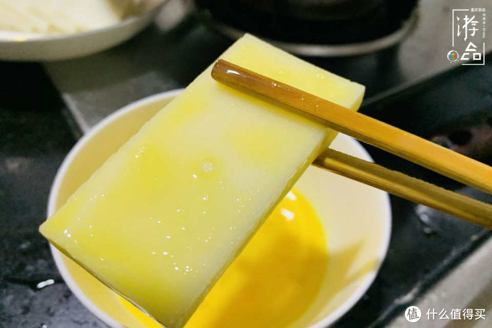 重庆人过年就是要吃糍粑，不放红糖，裹上鸡蛋就是真香