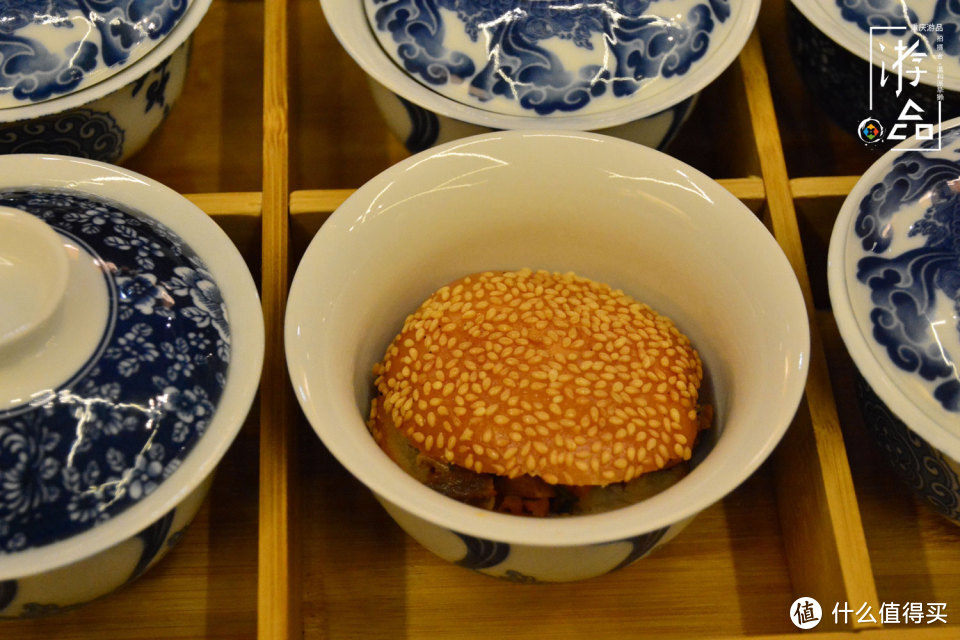 重庆的老字号，小滨楼的9宫格小吃，鸡丝凉面还有原先的美味吗？