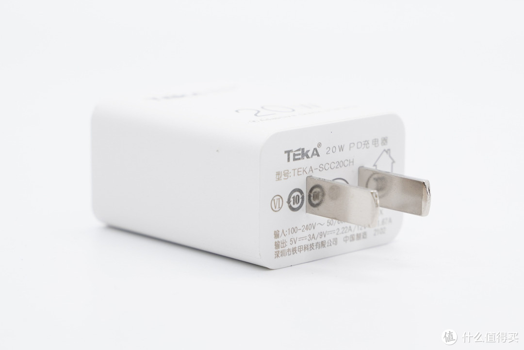 拆解报告：TEKA铁甲20W PD快充充电器