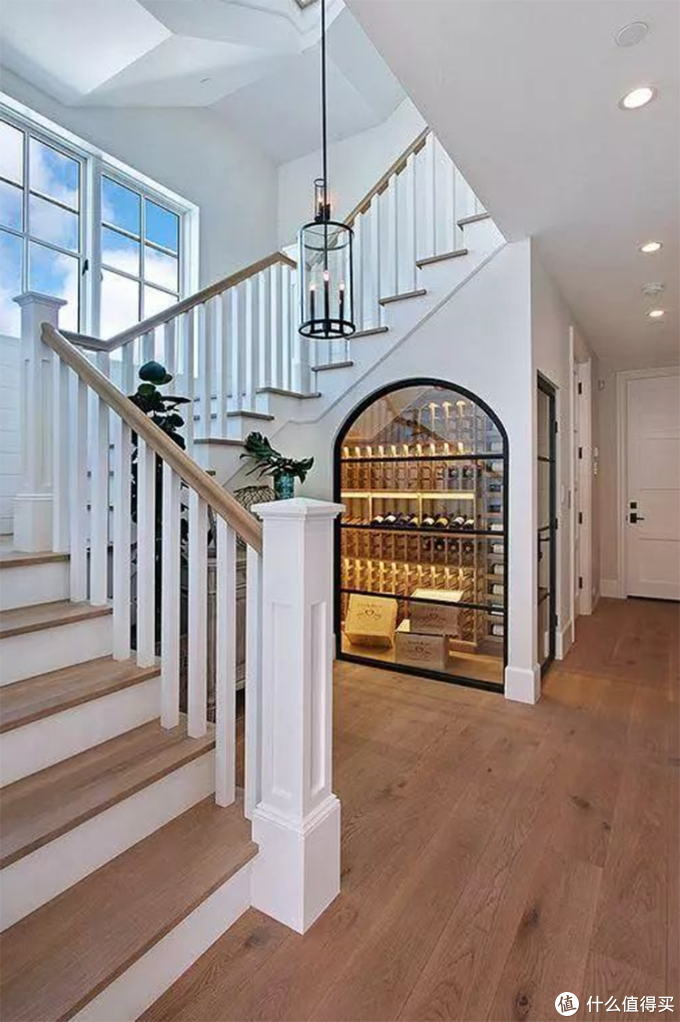 楼梯下空着试试这样设计赚大了