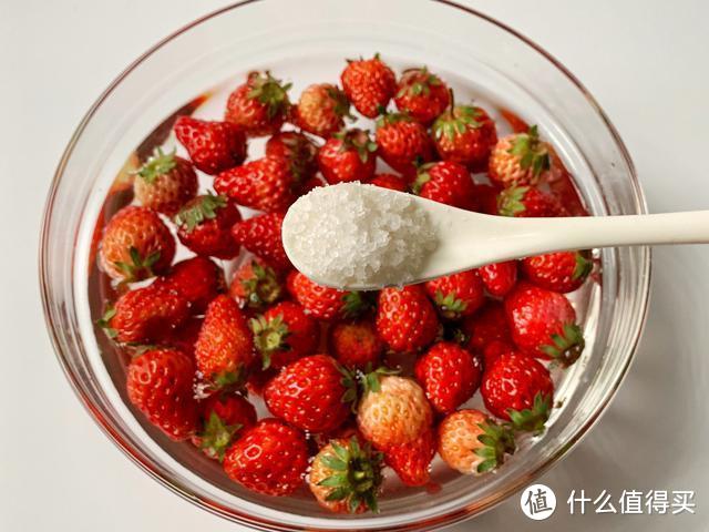 草莓这个吃法火了，头一次吃就会爱上，越吃越过瘾！