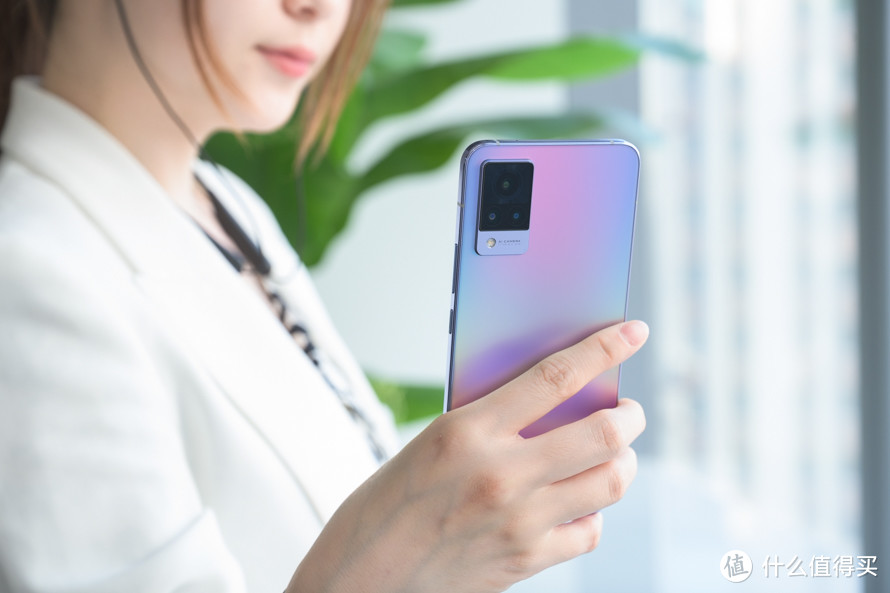 vivo S9首发评测：专注自拍的轻薄5G手机，有何独到之处