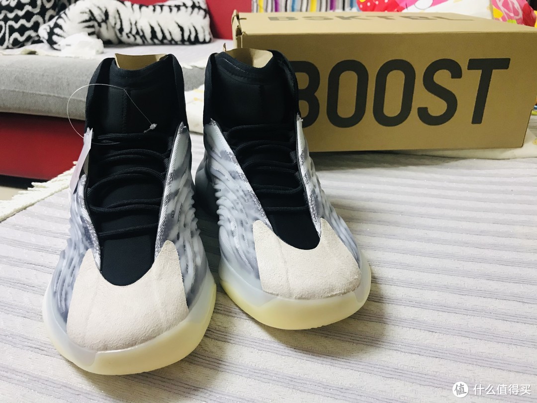 YEEZY篮球鞋开箱，穿这个打球投一个篮就得10块钱？