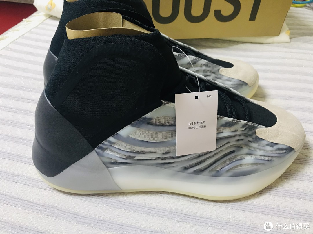 YEEZY篮球鞋开箱，穿这个打球投一个篮就得10块钱？