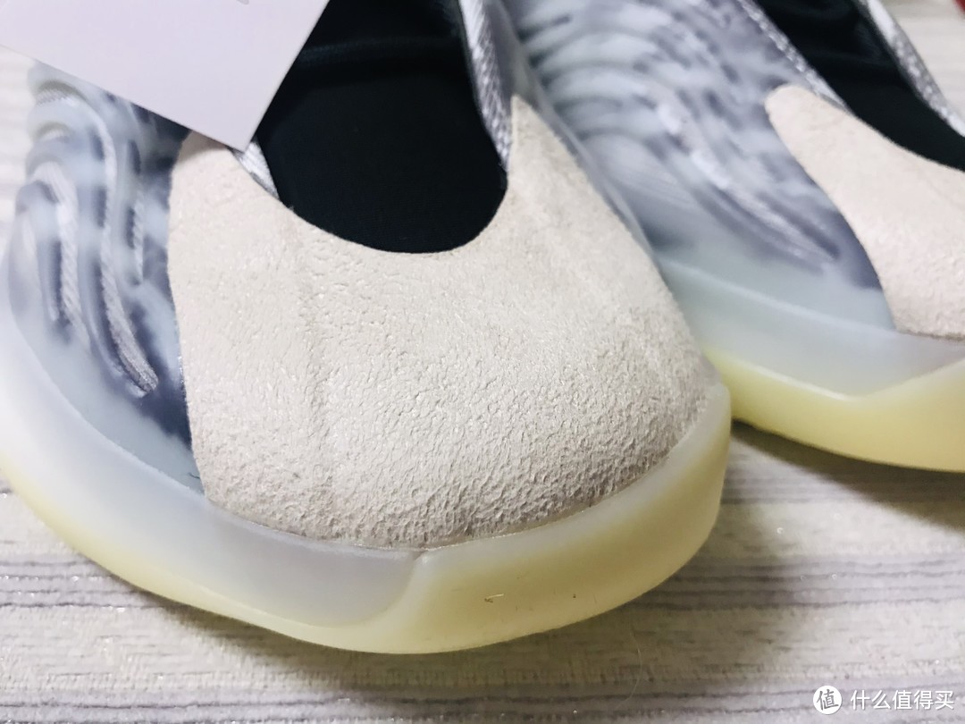 YEEZY篮球鞋开箱，穿这个打球投一个篮就得10块钱？