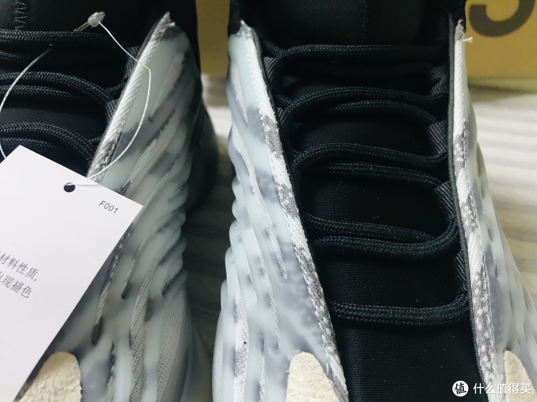 YEEZY篮球鞋开箱，穿这个打球投一个篮就得10块钱？