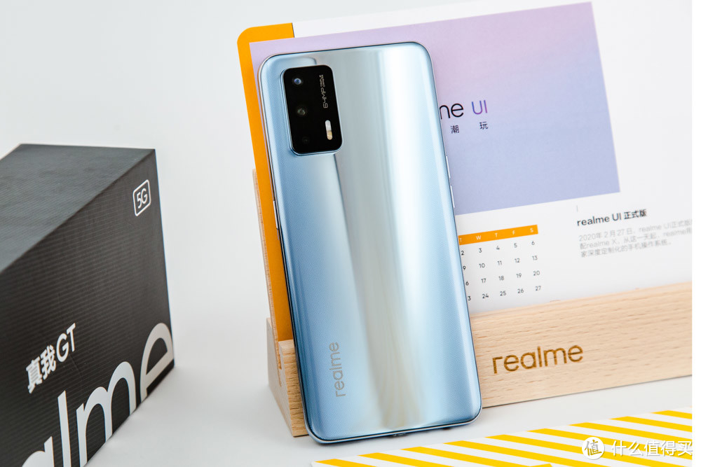 realme GT银色版图赏：不仅颜值高，性能更炸裂