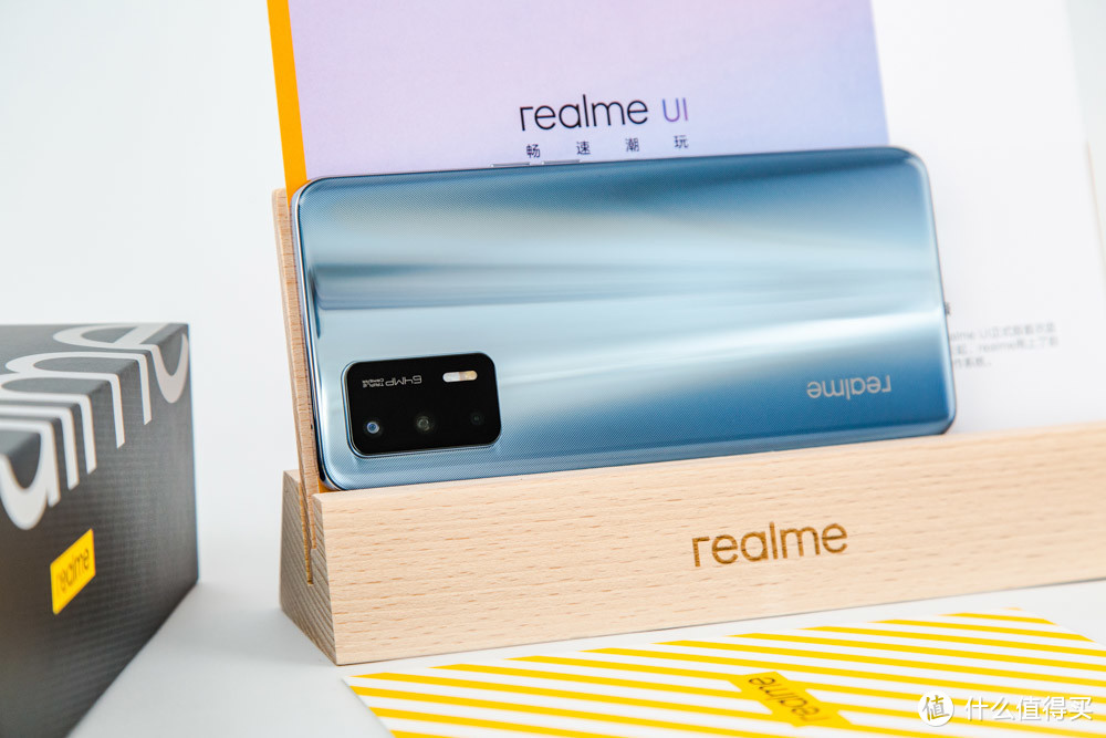 realme GT银色版图赏：不仅颜值高，性能更炸裂