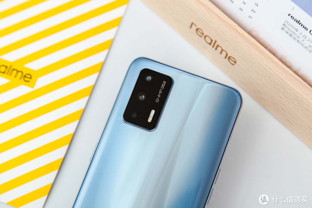 realme GT银色版图赏：不仅颜值高，性能更炸裂